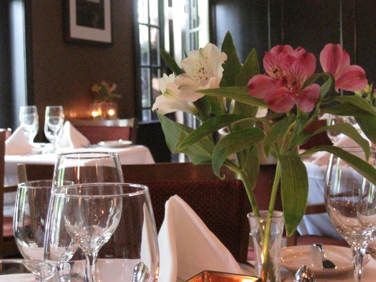 Kenyon Inn & Restaurant Gambier Extérieur photo