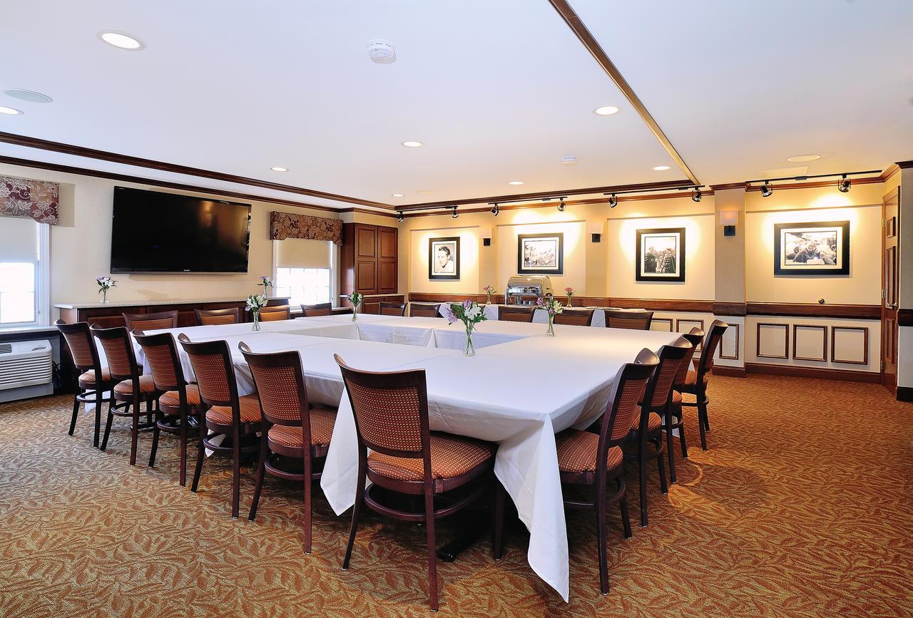 Kenyon Inn & Restaurant Gambier Extérieur photo